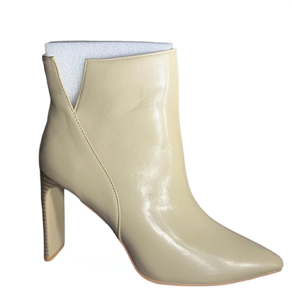 Halston woman's Allyson boots taupe size 8
